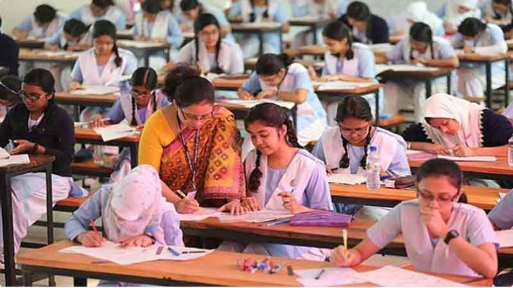 করোনার আতঙ্কে এইচএসসি পেছানোর দাবি, শিক্ষার্থীদের বোর্ড ঘেরাও করোনার আতঙ্কে এইচএসসি পেছানোর দাবি, শিক্ষার্থীদের বোর্ড ঘেরাও