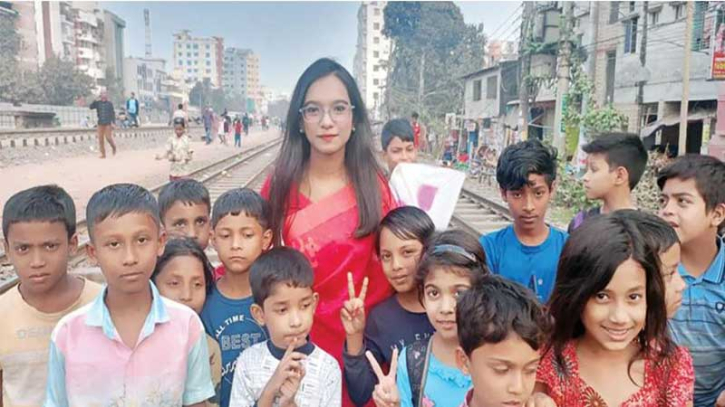 সবখানে আলোর ছোঁয়া: ৭০ পাঠাগারে বই পৌঁছে দেওয়া জান্নাতুলের মানবিক পথচলা সবখানে আলোর ছোঁয়া: ৭০ পাঠাগারে বই পৌঁছে দেওয়া জান্নাতুলের মানবিক পথচলা