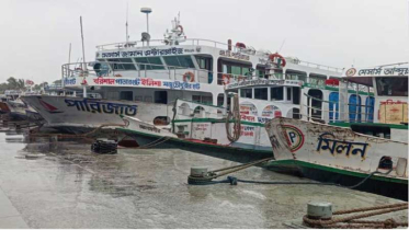 নিম্নচাপে বরিশালে টানা বৃষ্টি, বন্ধ লঞ্চ চলাচল