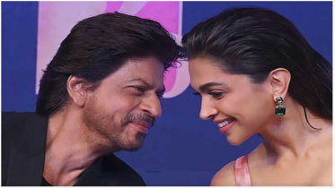 ‘দারুণ মা হবে দীপিকা’—মঞ্চে আবেগে ভেসে বললেন শাহরুখ খান