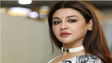 বনে শুটিং: হাতির হামলায় আহত, প্রশ্ন জয়ার