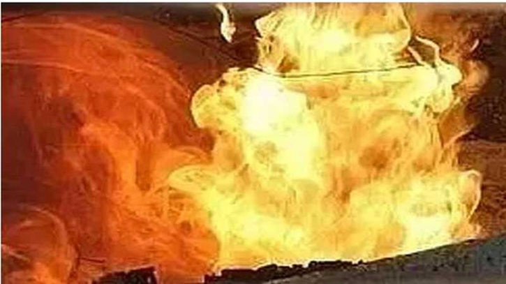 মাদকের টাকা না পেয়ে স্ত্রীর গায়ে আগুন! তুরাগে নারীর শরীরের ৭০ শতাংশ দগ্ধ মাদকের টাকা না পেয়ে স্ত্রীর গায়ে আগুন! তুরাগে নারীর শরীরের ৭০ শতাংশ দগ্ধ