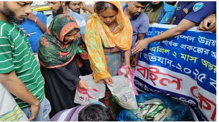 এতিমদের মুখের খাবারওরেহাই পেল না: চাঁদপুরে জব্দকৃত জাটকা লুট করলেন আড়তদারেরা এতিমদের মুখের খাবারওরেহাই পেল না: চাঁদপুরে জব্দকৃত জাটকা লুট করলেন আড়তদারেরা