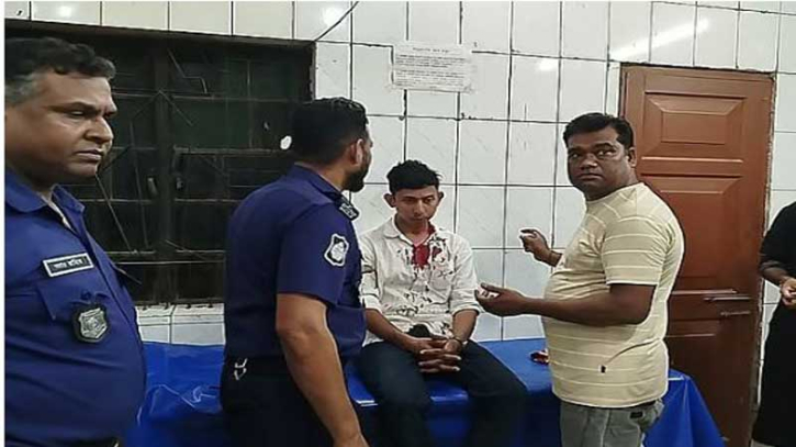 মানববন্ধনের পর উত্তেজনা: পুলিশের ওপর হামলায় আহত দুই কর্মকর্তা মানববন্ধনের পর উত্তেজনা: পুলিশের ওপর হামলায় আহত দুই কর্মকর্তা
