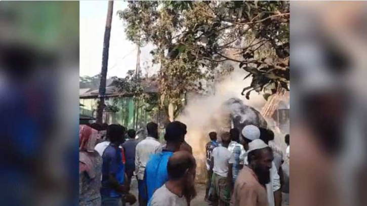 “কেন্দুয়ায় আগুনে পুড়ল তিন ভাইয়ের ঘর, ২০ লাখ টাকার ক্ষয়ক্ষতি” “কেন্দুয়ায় আগুনে পুড়ল তিন ভাইয়ের ঘর, ২০ লাখ টাকার ক্ষয়ক্ষতি”
