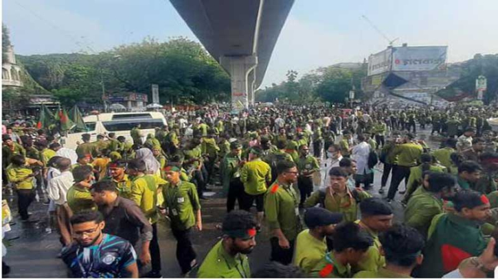 শাহবাগ অবরোধে নার্সিং শিক্ষার্থীরা, রাজধানীতে তীব্র যানজট শাহবাগ অবরোধে নার্সিং শিক্ষার্থীরা, রাজধানীতে তীব্র যানজট