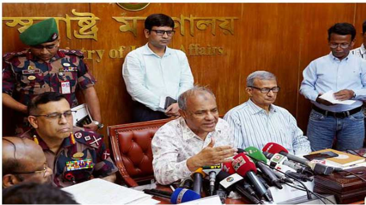 পুলিশের হাত থেকে মারণাস্ত্র তুলে নিচ্ছে সরকার পুলিশের হাত থেকে মারণাস্ত্র তুলে নিচ্ছে সরকার