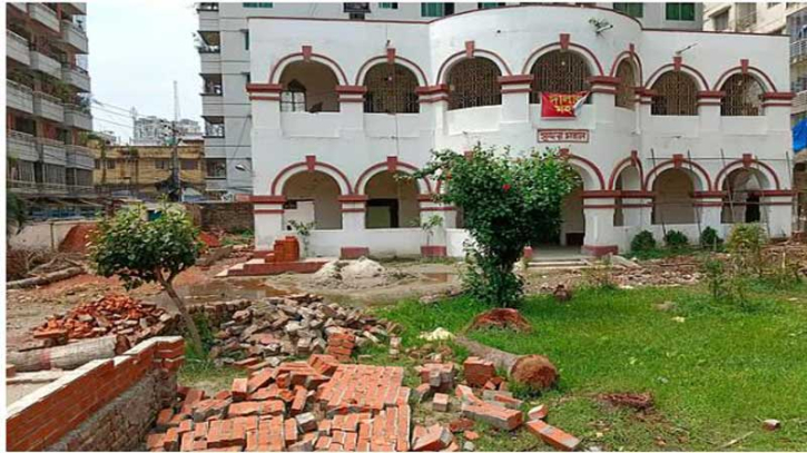 রওশন এরশাদের পৈতৃক বাড়িতে হামলা: ‘দালাল মহল’ বিতর্কে উত্তাল ময়মনসিংহ রওশন এরশাদের পৈতৃক বাড়িতে হামলা: ‘দালাল মহল’ বিতর্কে উত্তাল ময়মনসিংহ