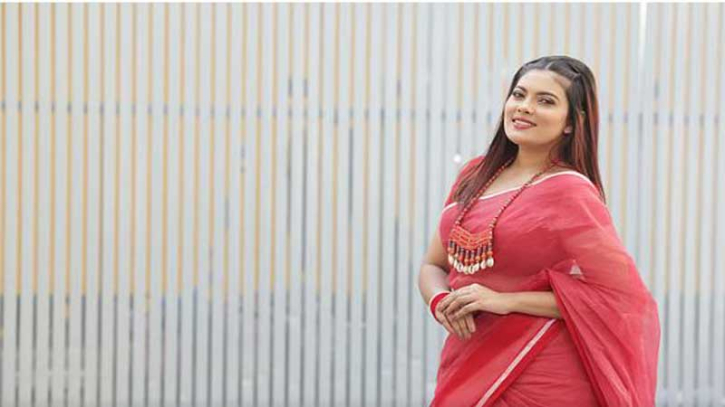 ভারত মাতানো শাড়ি সিরাজগঞ্জের হাতেই গড়া ভারত মাতানো শাড়ি সিরাজগঞ্জের হাতেই গড়া