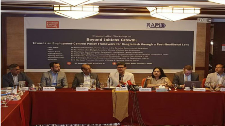 ‘দুষ্টচক্রের ত্রিভুজে আটকে ছিল বাংলাদেশ’ – হোসেন জিল্লুর রহমান