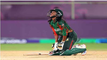 ৩৪ বলে দুর্দান্ত ফিফটি করে স্বর্ণার রেকর্ড, বাংলাদেশের সংগ্রহ ২৩২