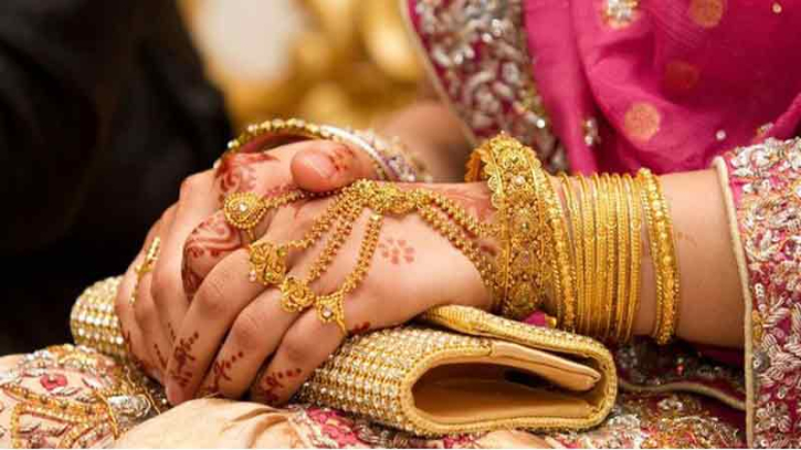 সোনার দাম হালকা হ্রাস, ক্রেতাদের জন্য সুখবর সোনার দাম হালকা হ্রাস, ক্রেতাদের জন্য সুখবর