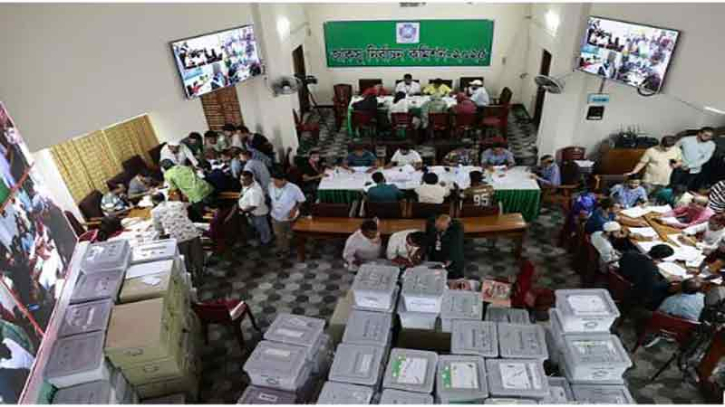 জাকসু নির্বাচন: রাত ১১টার মধ্যে ফল আশা নির্বাচন কমিশনের জাকসু নির্বাচন: রাত ১১টার মধ্যে ফল আশা নির্বাচন কমিশনের