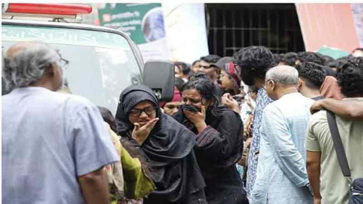 শিক্ষক জান্নাতুলকে শেষ বিদায়, অঝোরে কাঁদলেন শিক্ষার্থী ও সহকর্মীরা শিক্ষক জান্নাতুলকে শেষ বিদায়, অঝোরে কাঁদলেন শিক্ষার্থী ও সহকর্মীরা