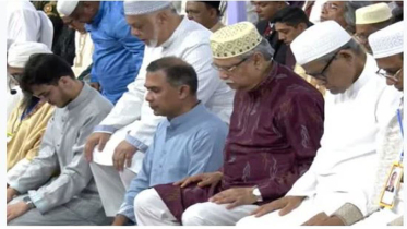 একসঙ্গে ঈদুল ফিতরের নামাজ আদায় করেছেন রাষ্ট্রপতি ও প্রধানমন্ত্রী একসঙ্গে ঈদুল ফিতরের নামাজ আদায় করেছেন রাষ্ট্রপতি ও প্রধানমন্ত্রী
