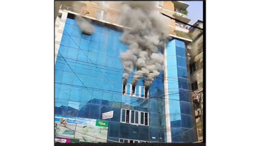 চট্টগ্রামের টেরিবাজারে আগুন: ধোঁয়ায় দমবন্ধ হয়ে দুইজনের মৃত্যু