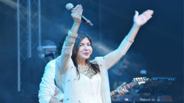 শ্রবণশক্তি হারিয়ে গান থেকে দূরে অলকা ইয়াগনিক