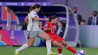 চীনের বিপক্ষে লড়াই, তবু আক্ষেপ রয়ে গেল ঋতুপর্ণার গোল না হওয়ায় চীনের বিপক্ষে লড়াই, তবু আক্ষেপ রয়ে গেল ঋতুপর্ণার গোল না হওয়ায়