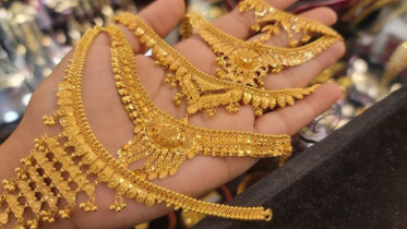আবারও বাড়ল সোনার দাম, ২২ ক্যারেটের ভরি ছাড়াল ২ লাখ ৩৪ হাজার টাকা আবারও বাড়ল সোনার দাম, ২২ ক্যারেটের ভরি ছাড়াল ২ লাখ ৩৪ হাজার টাকা